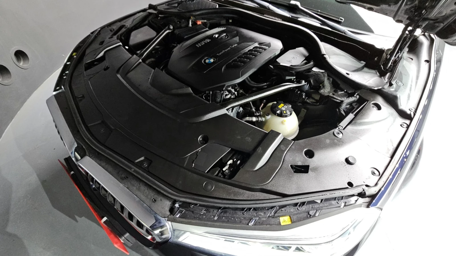 BMW 740 XDRIVE * M PACK * DIS * 360 * ОБДУХ * HARMAN KARDO, снимка 6 - Автомобили и джипове - 54712771