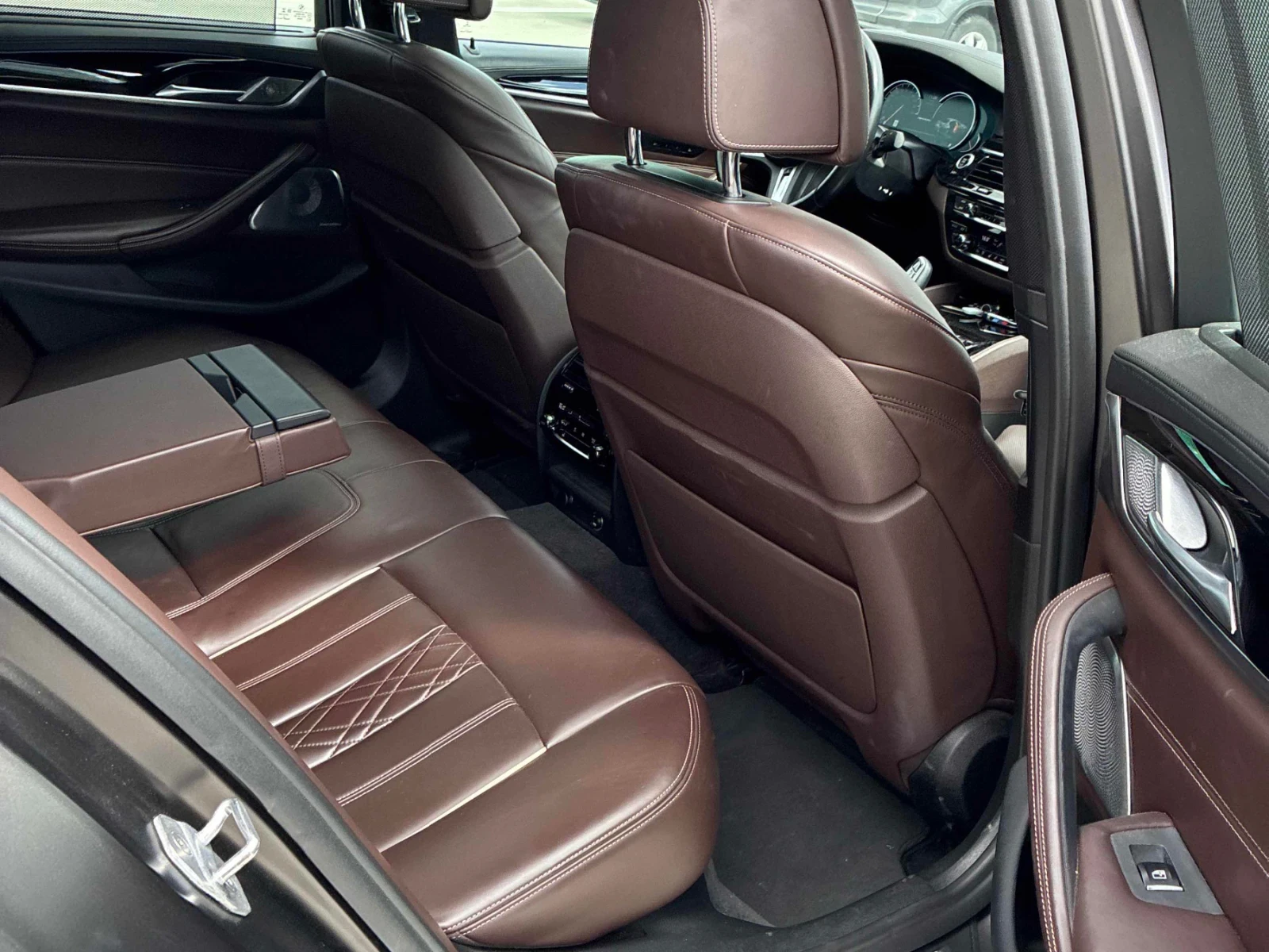 BMW 550 M550i xDrive / CARFAX, снимка 11 - Автомобили и джипове - 54982742