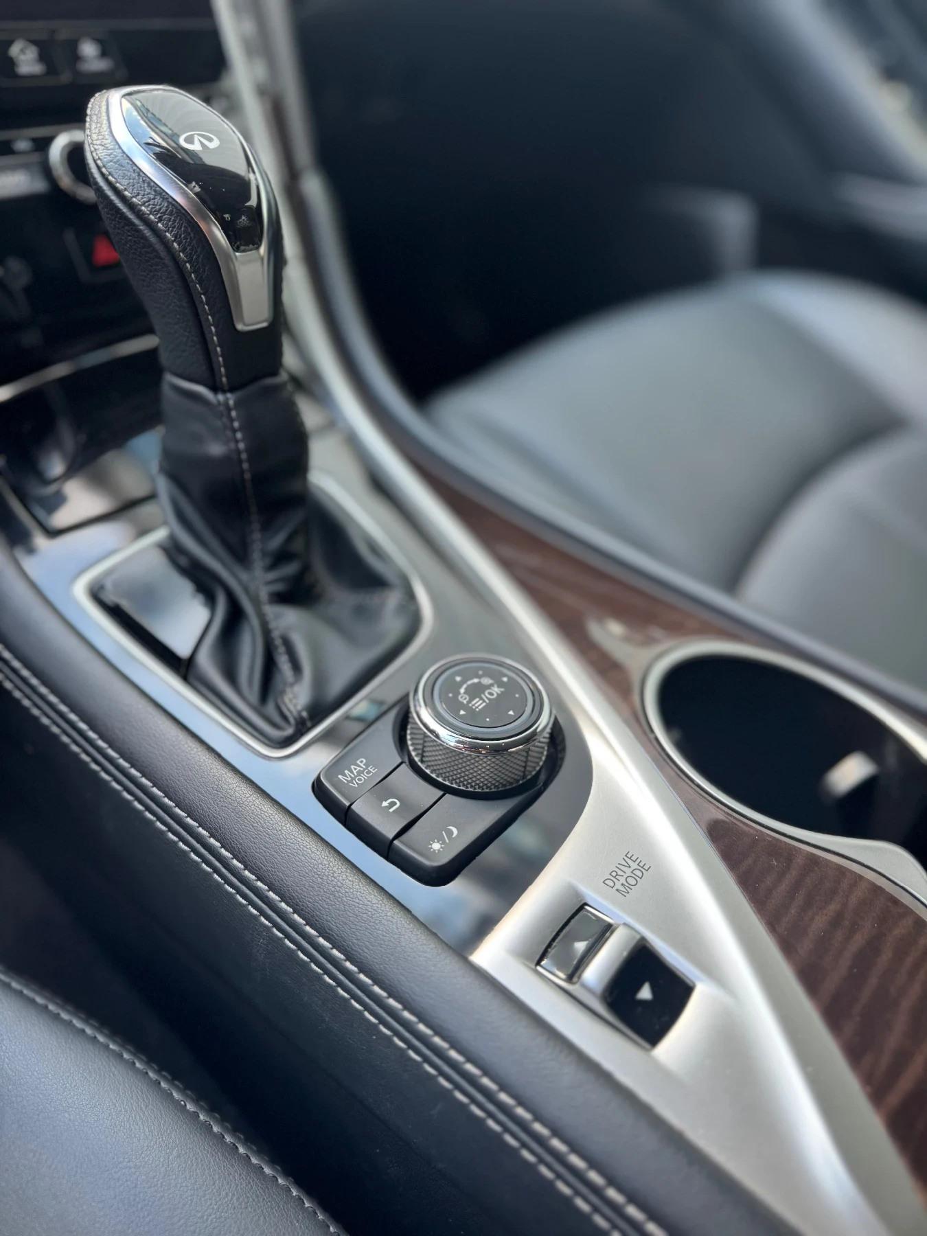 Infiniti Q50 3.0T LUXE AWD, снимка 8 - Автомобили и джипове - 55665522