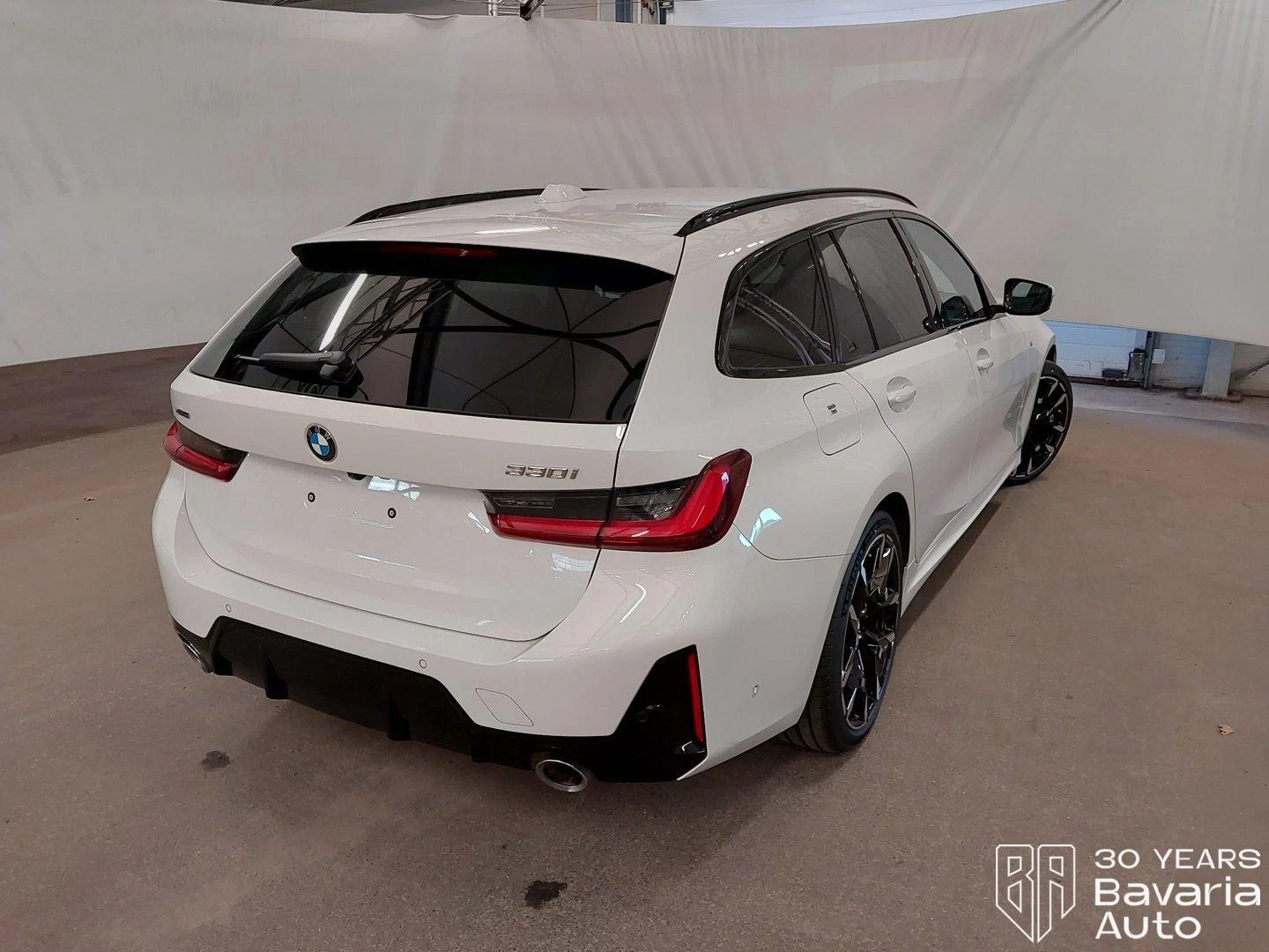 BMW 330 i xDrive Touring Sportautomatic, снимка 3 - Автомобили и джипове - 56302776