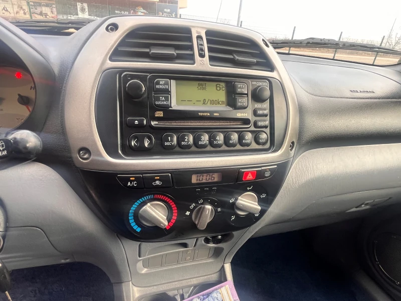 Toyota Rav4 2.0D4D КЛИМАТИК 4X4, снимка 11 - Автомобили и джипове - 49314677