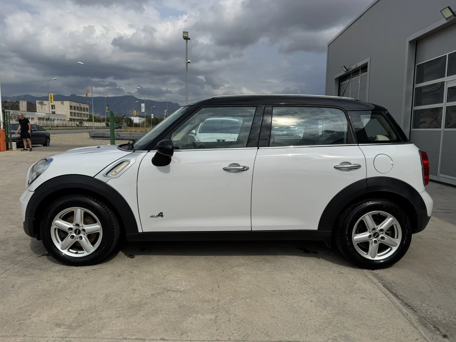Mini Countryman 1.6* D* 112ps* 4x4* НАВИ* КОЖА* ПАРКТРОНИК - изображение 2