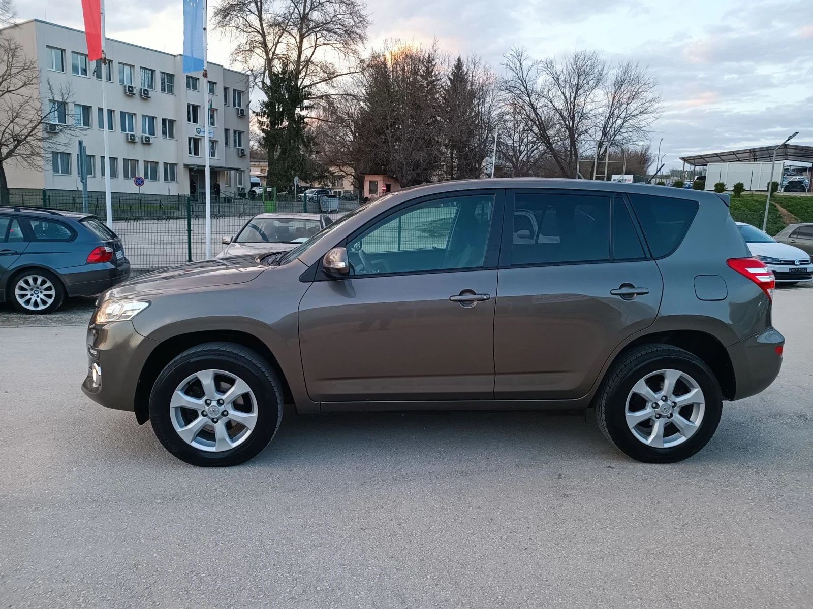 Toyota Rav4 2.0i-158кс-ШВЕЙЦАРИЯ-АВТОМАТ-4Х4-FACELIFT-NAVI, снимка 7 - Автомобили и джипове - 53990306