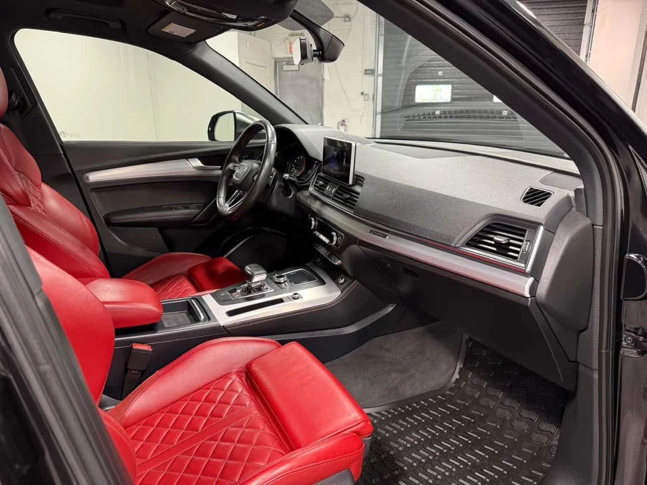 Audi SQ5 PROGRESSIV БЕЗ ЗАБЕЛЕЖКИ* АВТОКРЕДИТ* , снимка 13 - Автомобили и джипове - 54653076