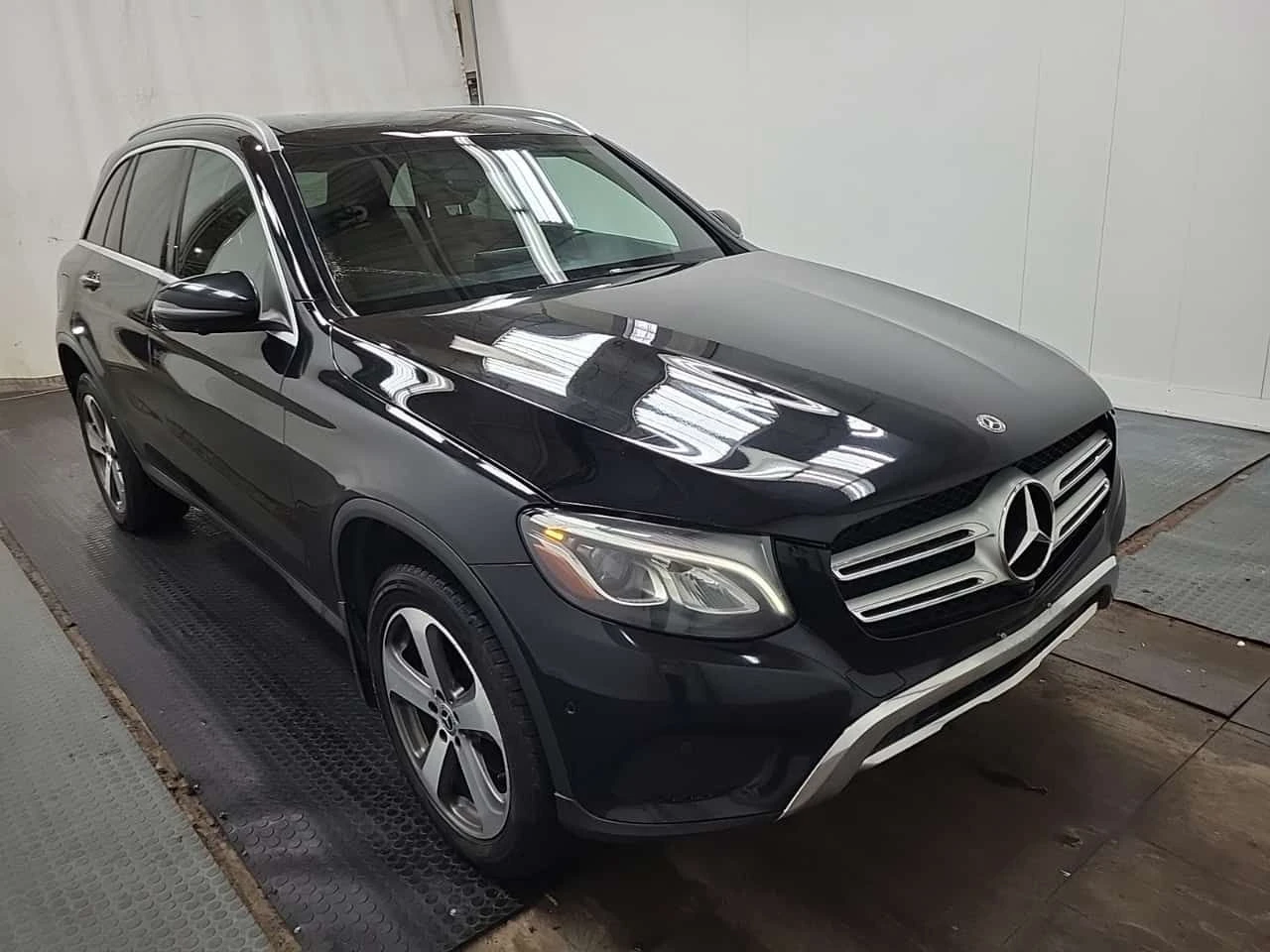 Mercedes-Benz GLC 300 * CARFAX * АВТОКРЕДИТ БЕЗ ПЪРВОНАЧАЛНА ВНОСКА, снимка 2 - Автомобили и джипове - 54697662