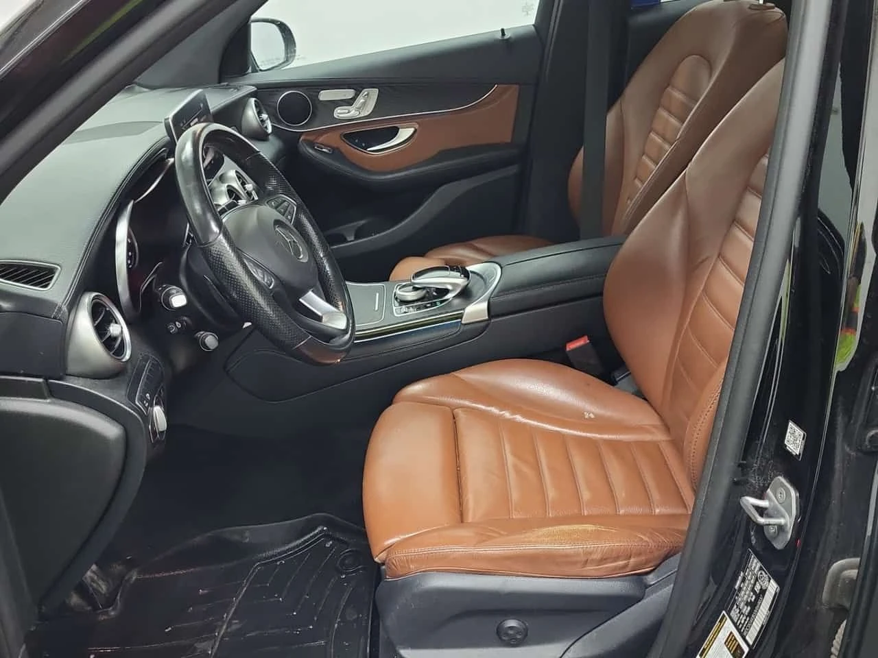 Mercedes-Benz GLC 300 * CARFAX * АВТОКРЕДИТ БЕЗ ПЪРВОНАЧАЛНА ВНОСКА, снимка 8 - Автомобили и джипове - 54697662