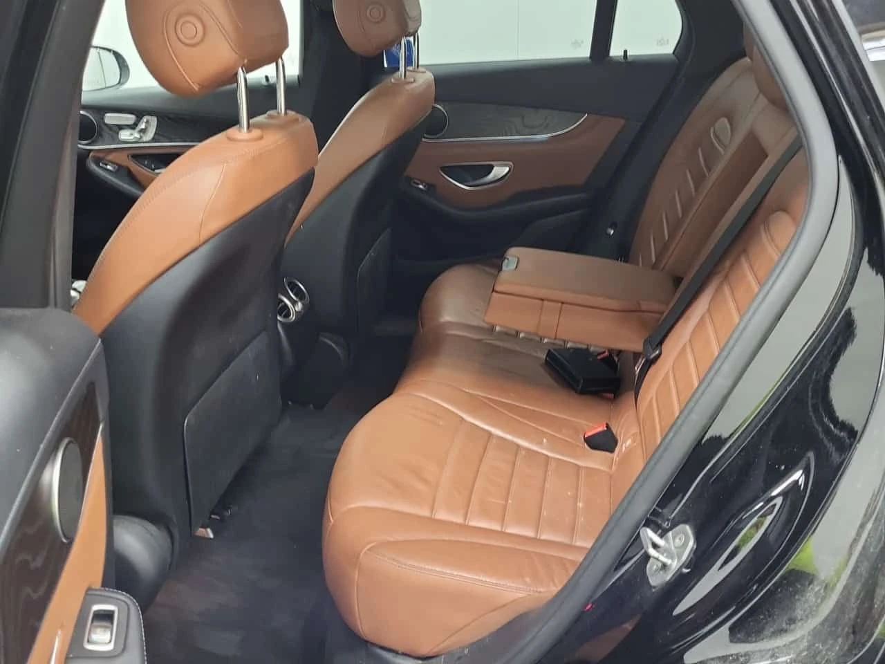 Mercedes-Benz GLC 300 * CARFAX * АВТОКРЕДИТ БЕЗ ПЪРВОНАЧАЛНА ВНОСКА, снимка 11 - Автомобили и джипове - 54697662