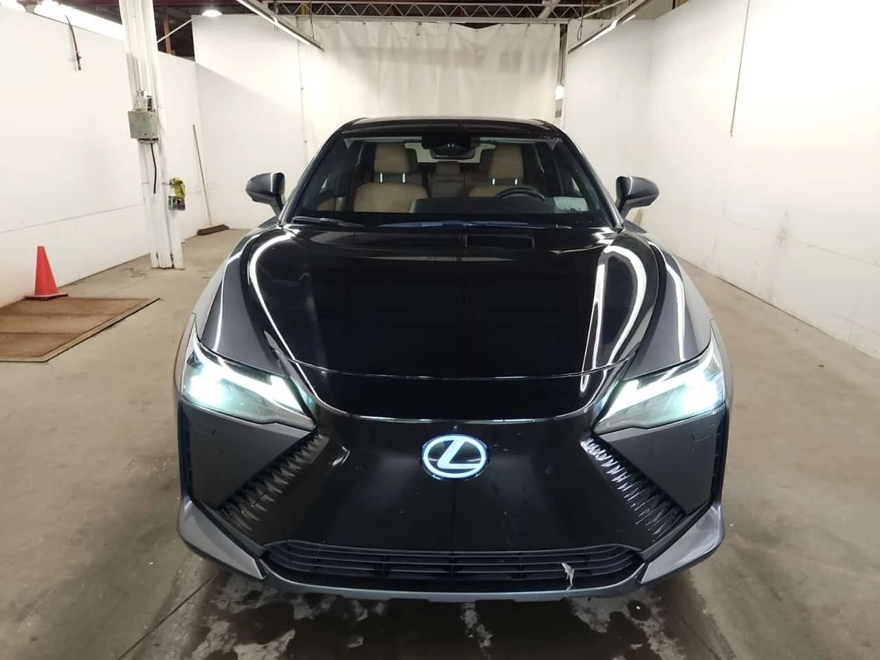 Lexus RZ 450E  CARFAX, снимка 17 - Автомобили и джипове - 54748228