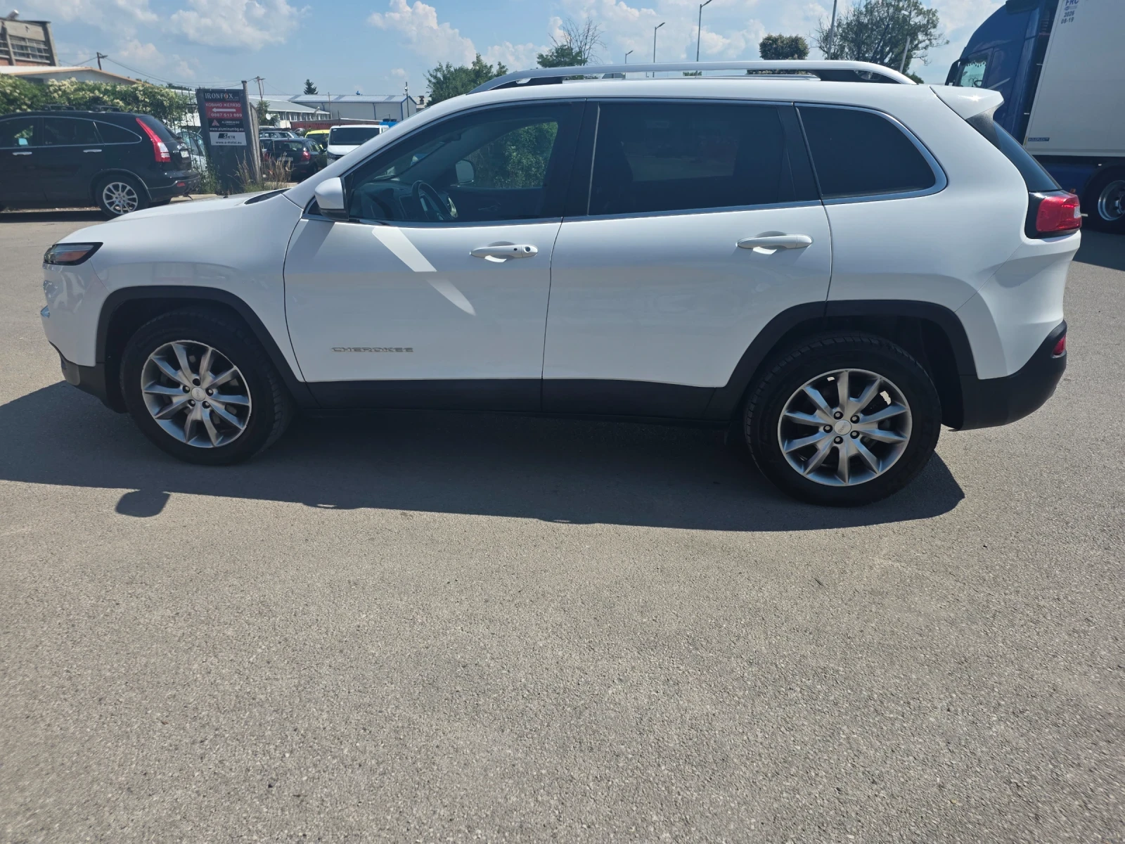 Jeep Cherokee LIMITED 3.2, снимка 7 - Автомобили и джипове - 55056519