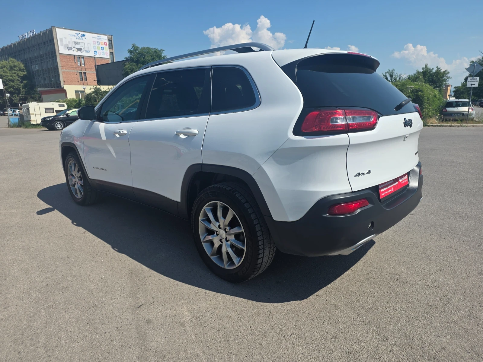 Jeep Cherokee LIMITED 3.2, снимка 6 - Автомобили и джипове - 55056519