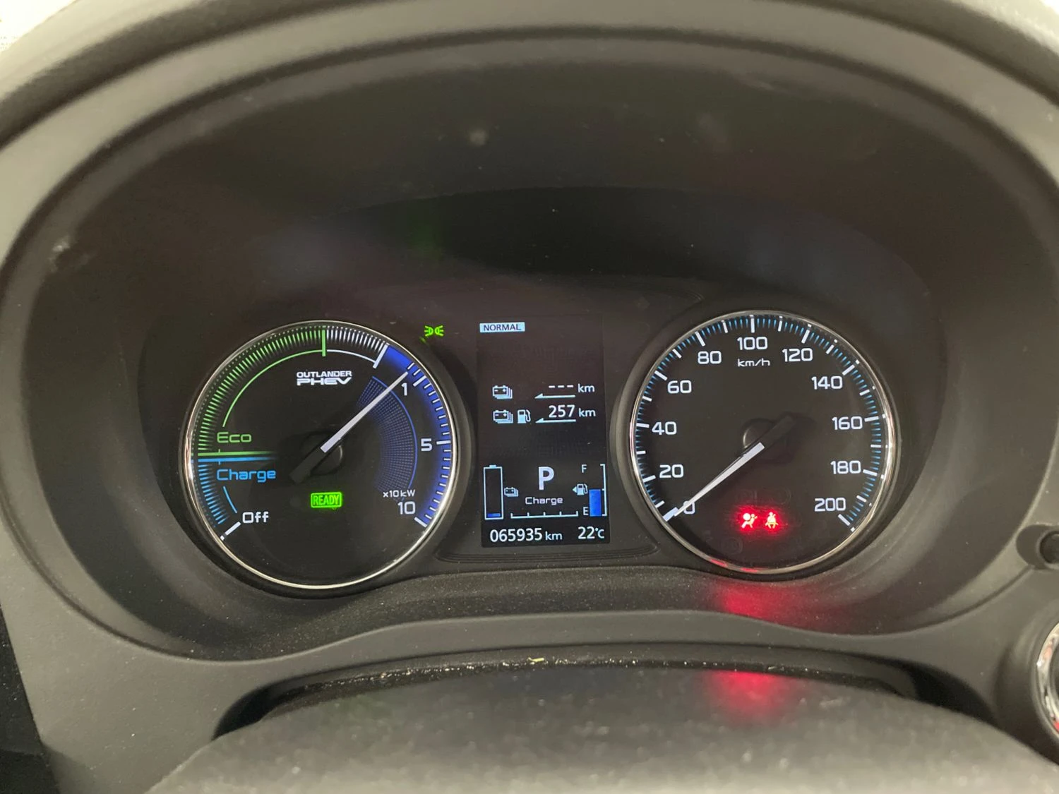 Mitsubishi Outlander 2.4 Хибрид, снимка 5 - Автомобили и джипове - 55099184