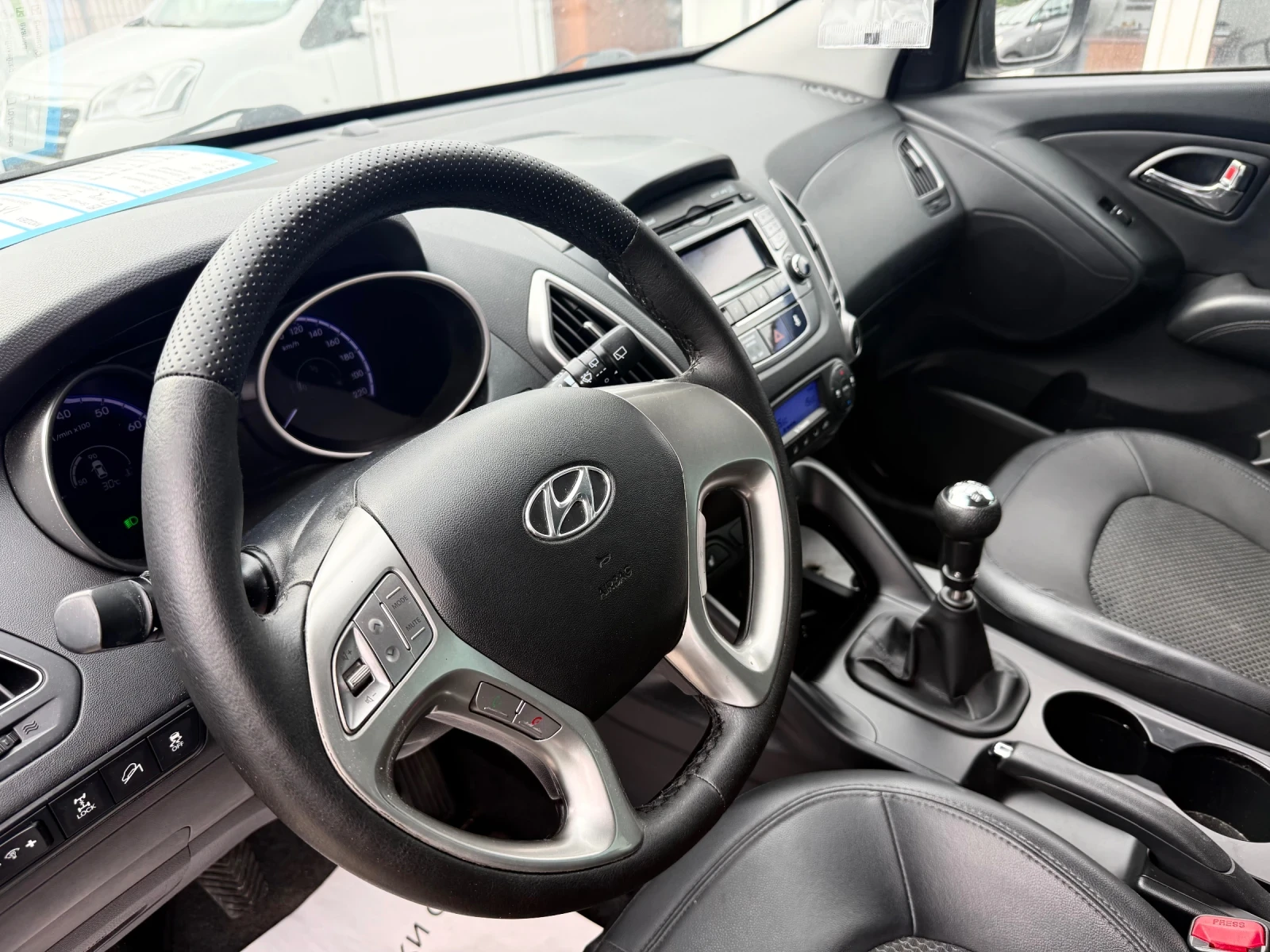 Hyundai IX35 2.0i 163к.с Швейцария, снимка 13 - Автомобили и джипове - 55233061