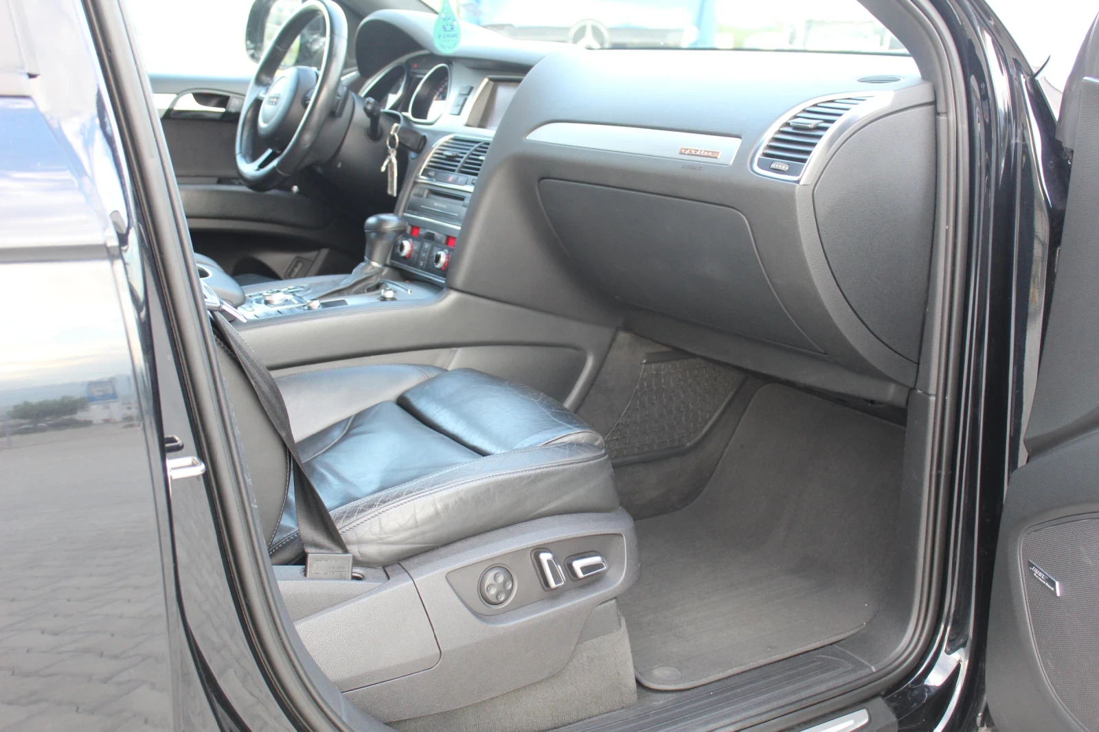 Audi Q7 4.2 TDI Quattro / ПАНОРАМА , снимка 8 - Автомобили и джипове - 55451046
