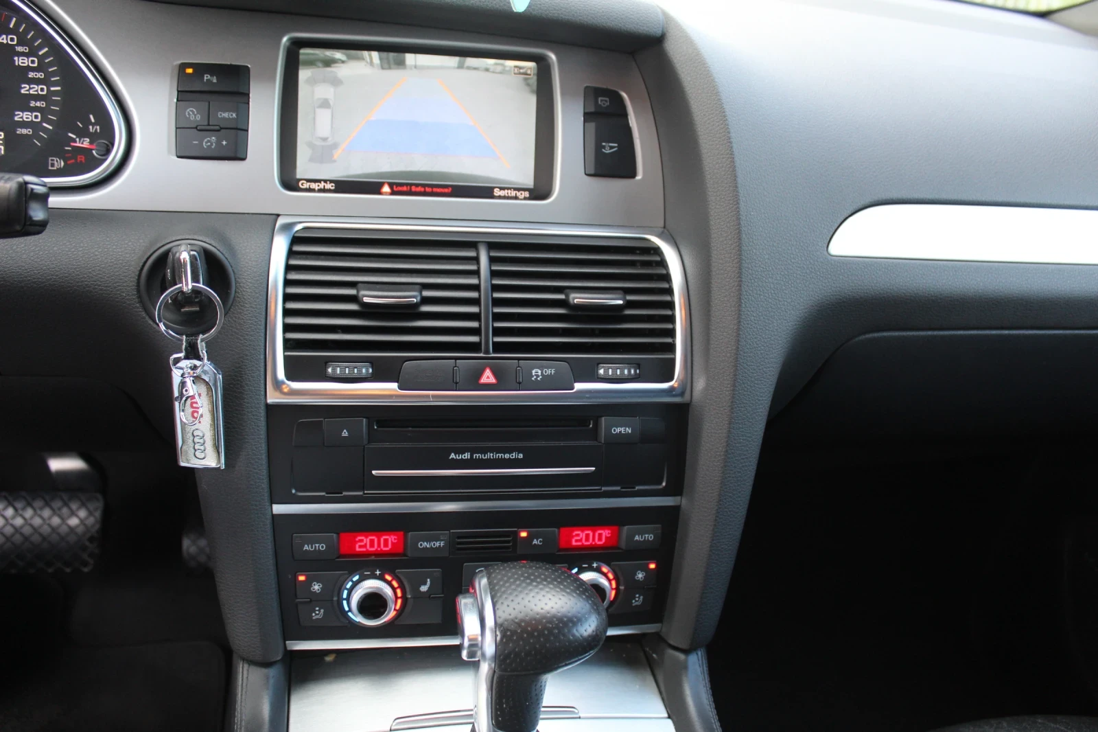 Audi Q7 4.2 TDI Quattro / ПАНОРАМА , снимка 12 - Автомобили и джипове - 55451046