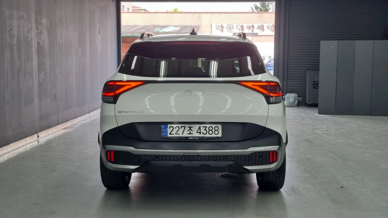 Kia Sportage SIGNATURE* DISTRONIC* 360* ОБДУХ* KRELL, снимка 4 - Автомобили и джипове - 55512971