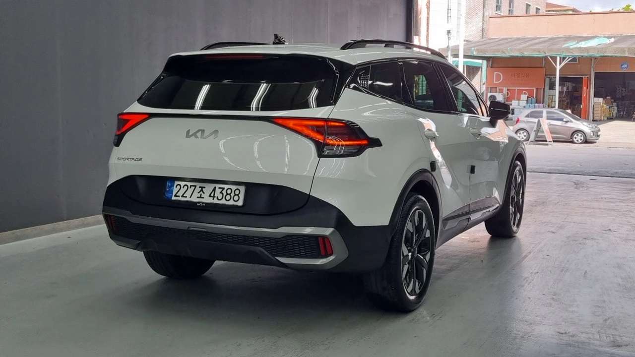 Kia Sportage SIGNATURE* DISTRONIC* 360* ОБДУХ* KRELL, снимка 2 - Автомобили и джипове - 55512971