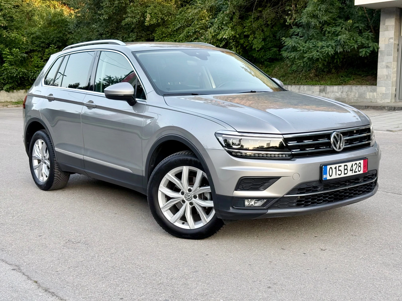 VW Tiguan 2.0TDI* 4Motion* Digital* LED* HighLine* KeyLess* , снимка 5 - Автомобили и джипове - 55649970