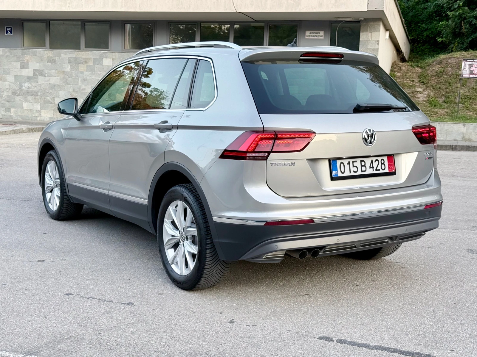VW Tiguan 2.0TDI* 4Motion* Digital* LED* HighLine* KeyLess* , снимка 2 - Автомобили и джипове - 55649970