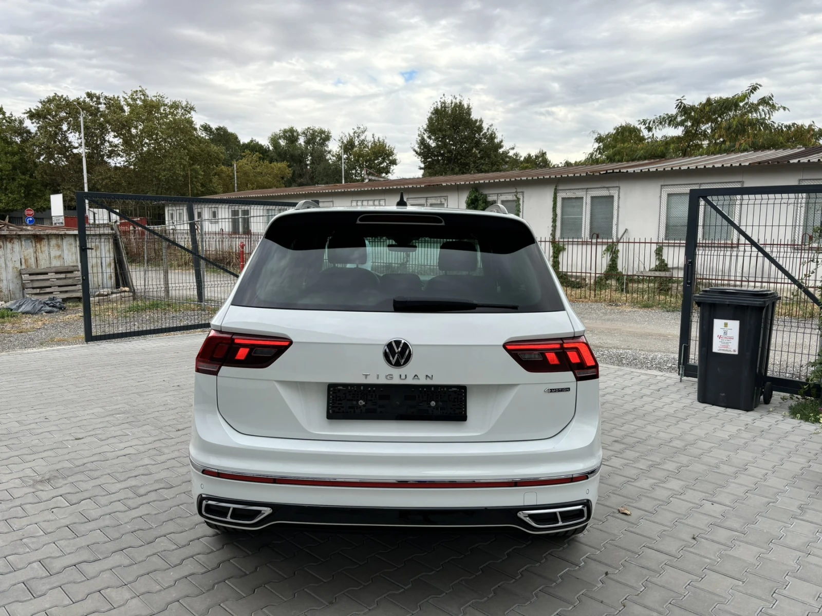 VW Tiguan R-LINE 2.0TDI, снимка 6 - Автомобили и джипове - 56182644