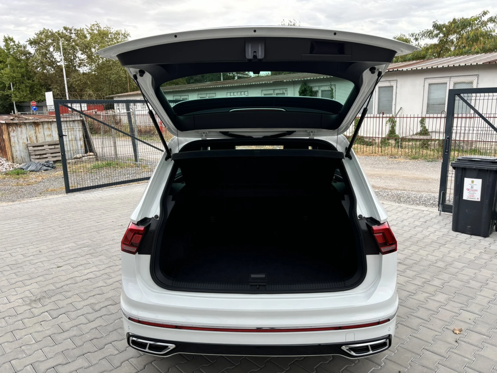 VW Tiguan R-LINE 2.0TDI, снимка 16 - Автомобили и джипове - 56182644