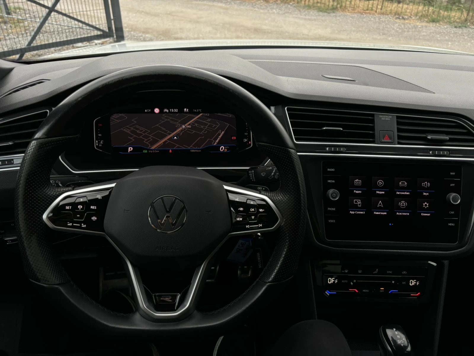 VW Tiguan R-LINE 2.0TDI, снимка 9 - Автомобили и джипове - 56182644