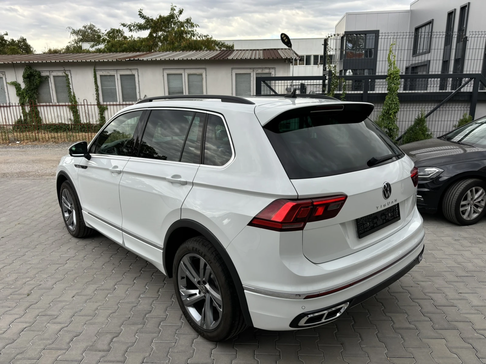 VW Tiguan R-LINE 2.0TDI, снимка 5 - Автомобили и джипове - 56182644