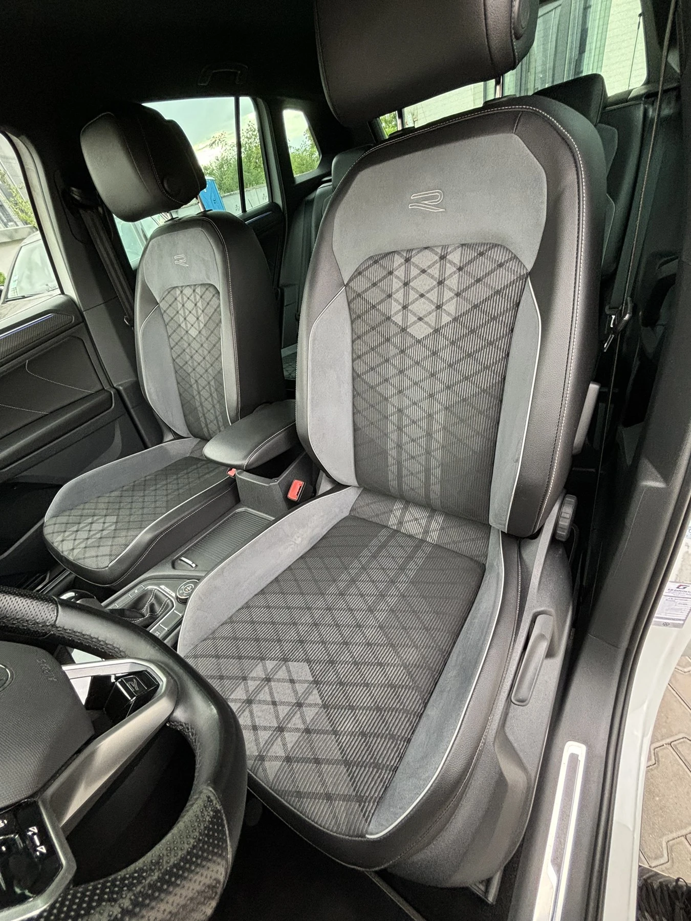VW Tiguan R-LINE 2.0TDI, снимка 12 - Автомобили и джипове - 56182644