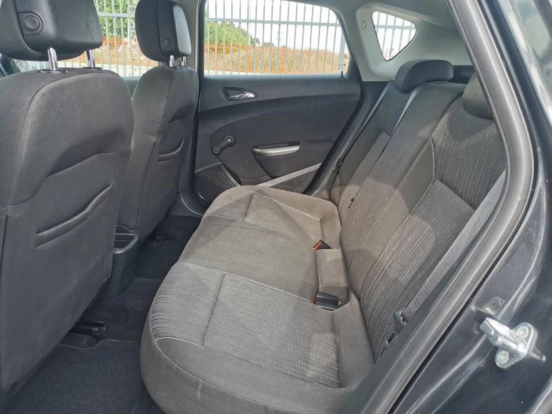 Opel Astra 1.7 CDTI, снимка 15 - Автомобили и джипове - 51051629