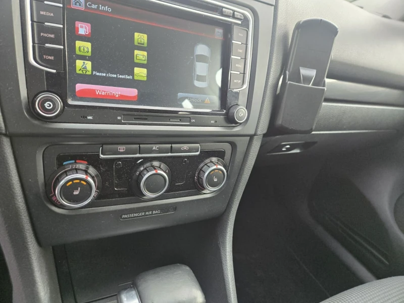 VW Golf 1.6TDI AVTOMAT, снимка 9 - Автомобили и джипове - 52725875