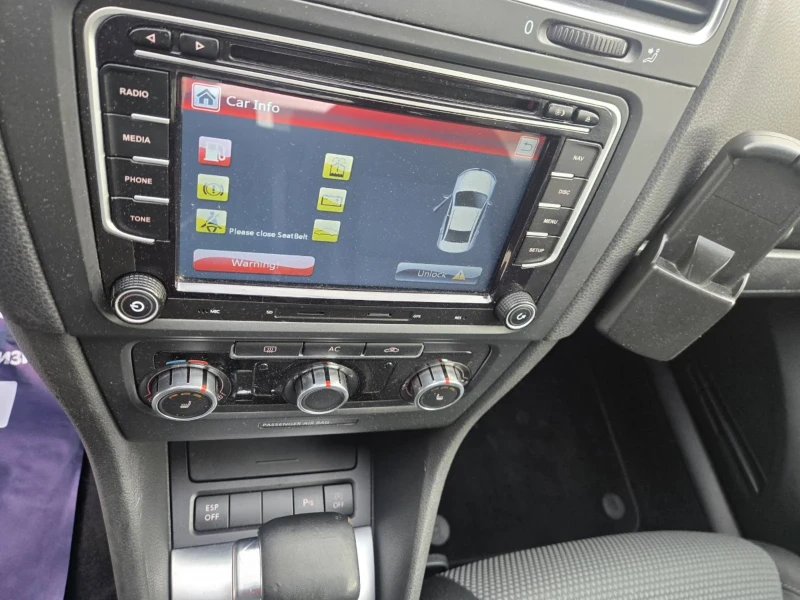 VW Golf 1.6TDI AVTOMAT, снимка 8 - Автомобили и джипове - 52725875