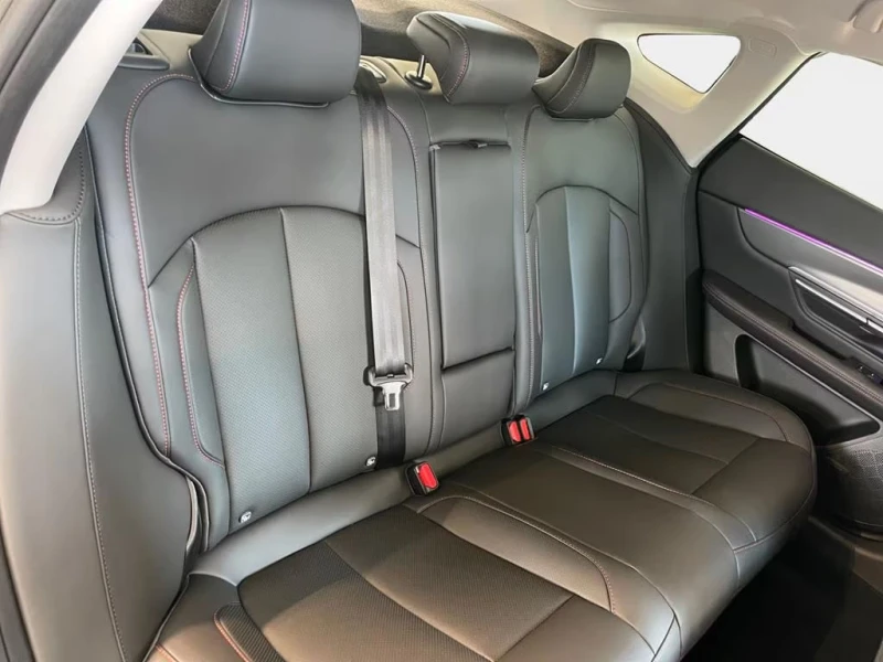 Xpeng P7 AWD Performance, снимка 10 - Автомобили и джипове - 53219129