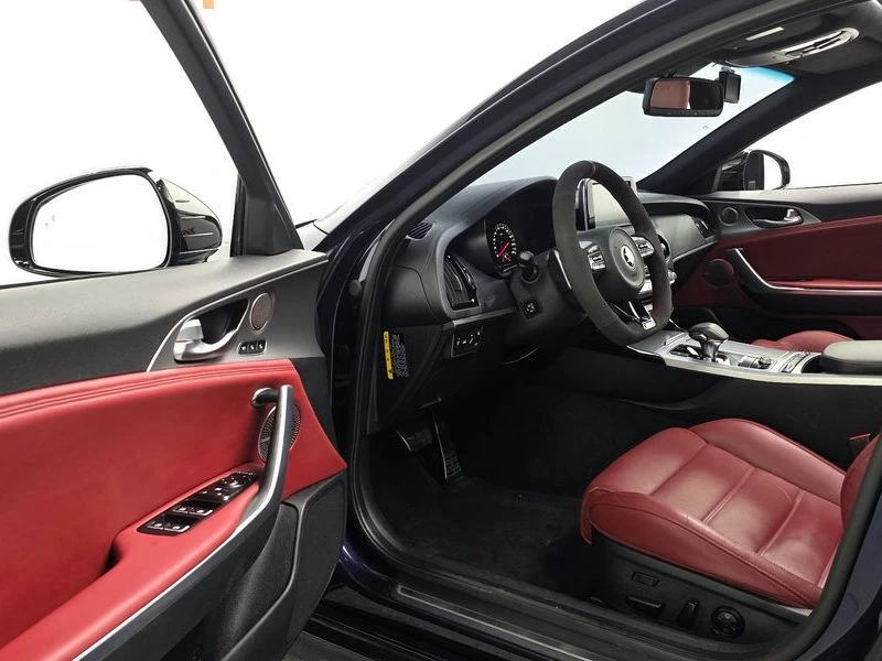 Kia Stinger 3.3 Turbo 2WD| 365к.с.| ВКЛ.ТЕХНОТЕСТ, снимка 11 - Автомобили и джипове - 55614626