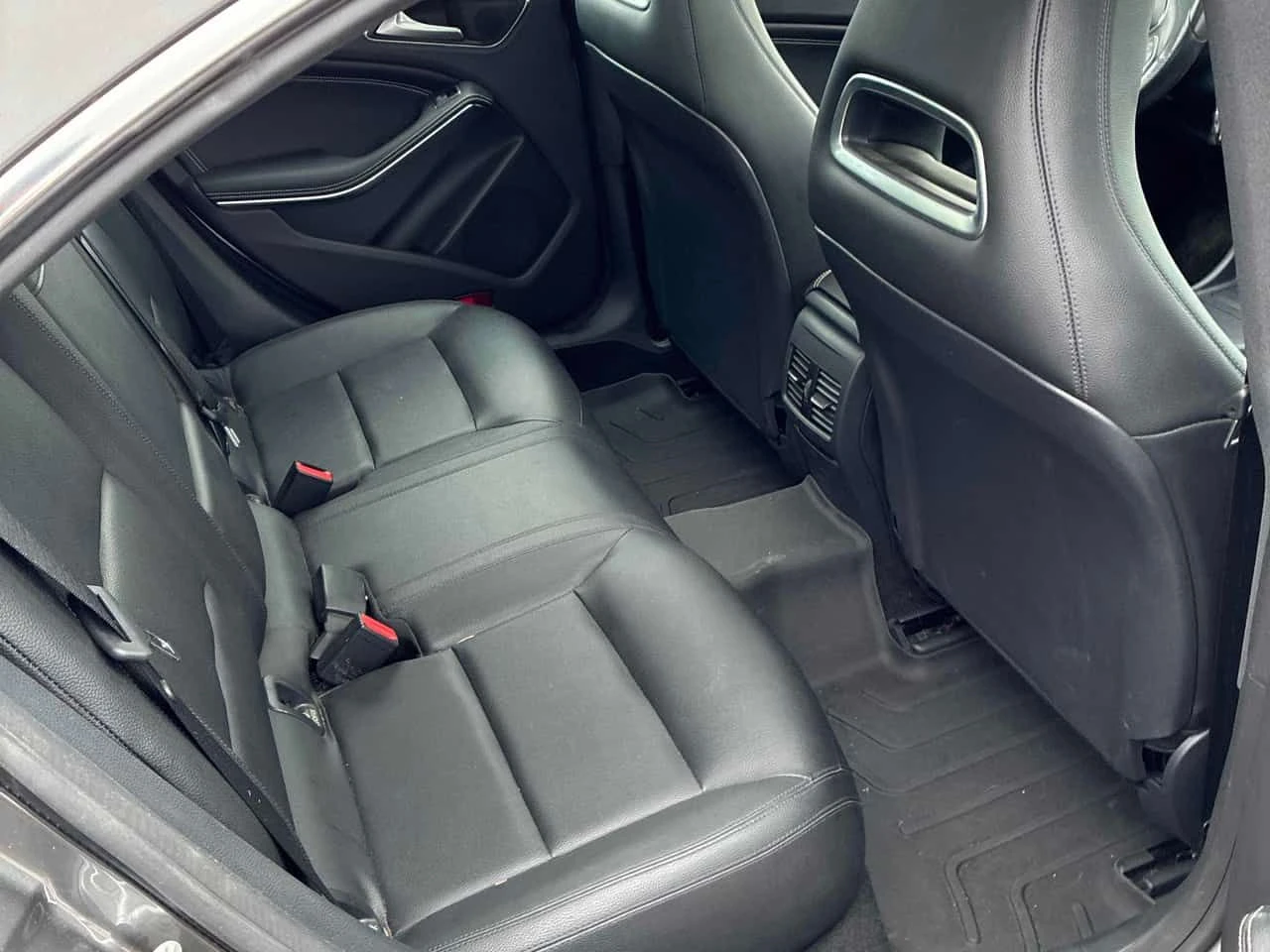 Mercedes-Benz CLA 250 * CARFAX * PANO * KEYLESS, снимка 14 - Автомобили и джипове - 53802130