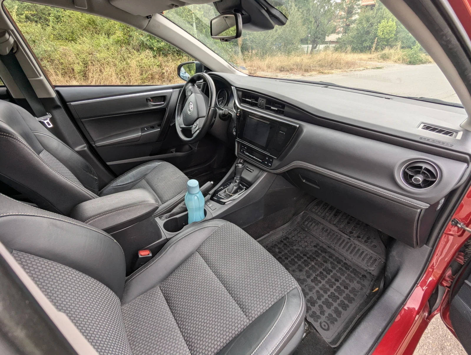 Toyota Corolla Sedan, снимка 11 - Автомобили и джипове - 53923343