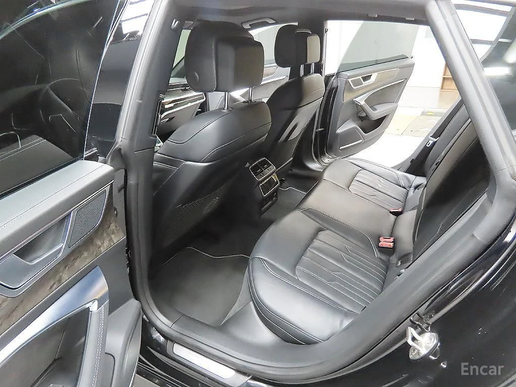 Audi A7 55TFSI* ДИГИТАЛНО* ТАБЛО* ДИСТРТОНИК* 360КАМЕРА* М, снимка 10 - Автомобили и джипове - 54459699
