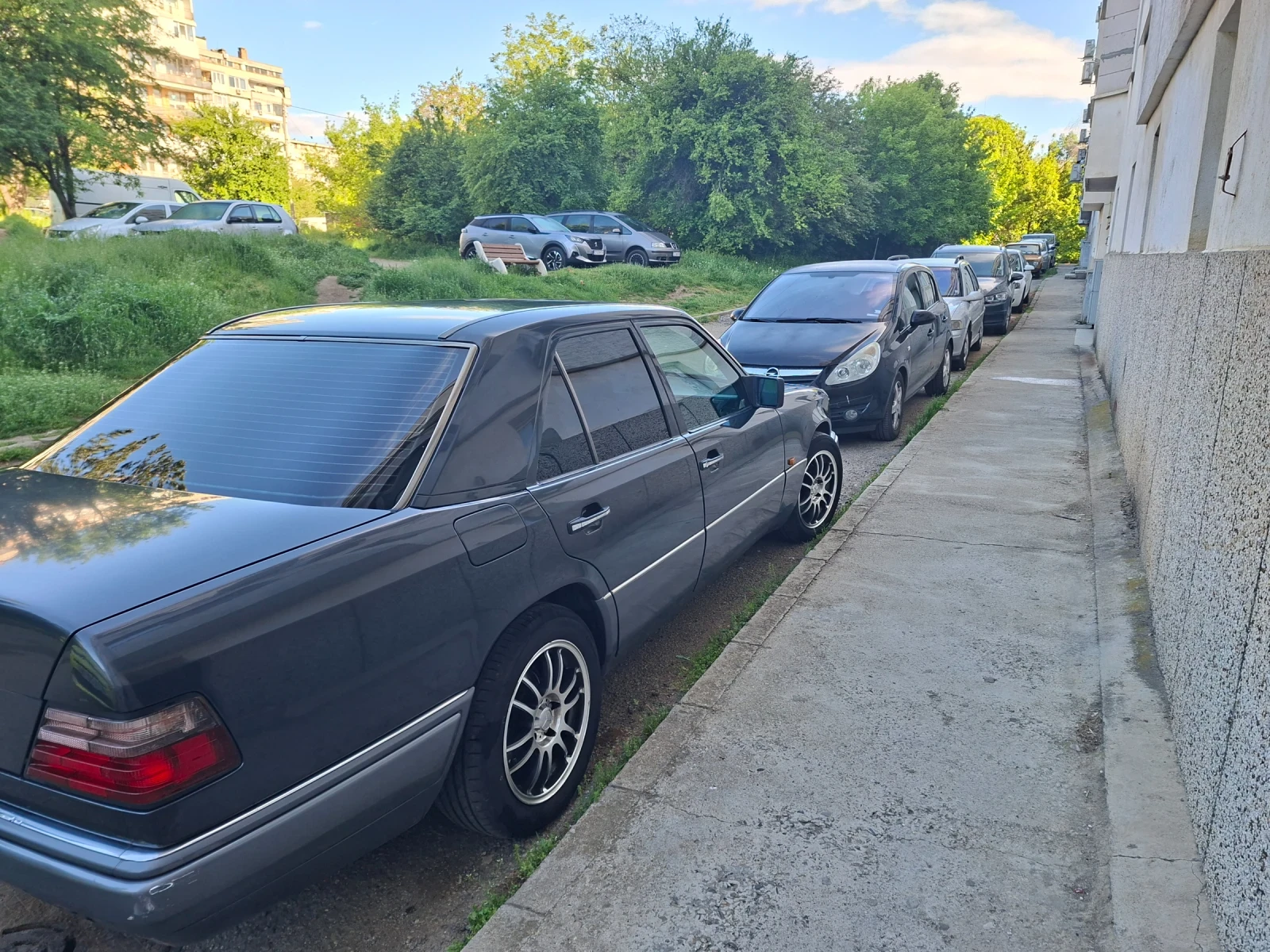 Mercedes-Benz 124 200E, снимка 2 - Автомобили и джипове - 54706325