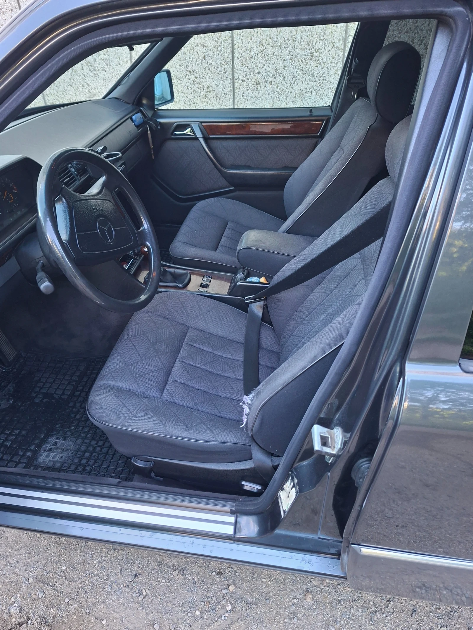 Mercedes-Benz 124 200E, снимка 7 - Автомобили и джипове - 54706325