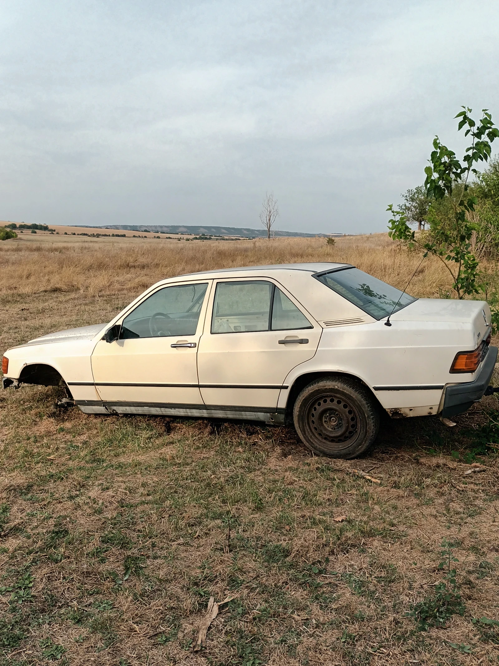 Mercedes-Benz 190 3 бройки на части , снимка 9 - Автомобили и джипове - 54925374