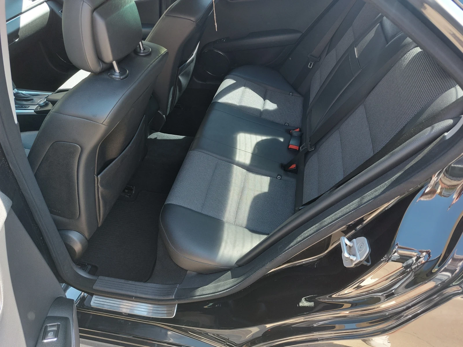 Mercedes-Benz C 200, снимка 16 - Автомобили и джипове - 55638879