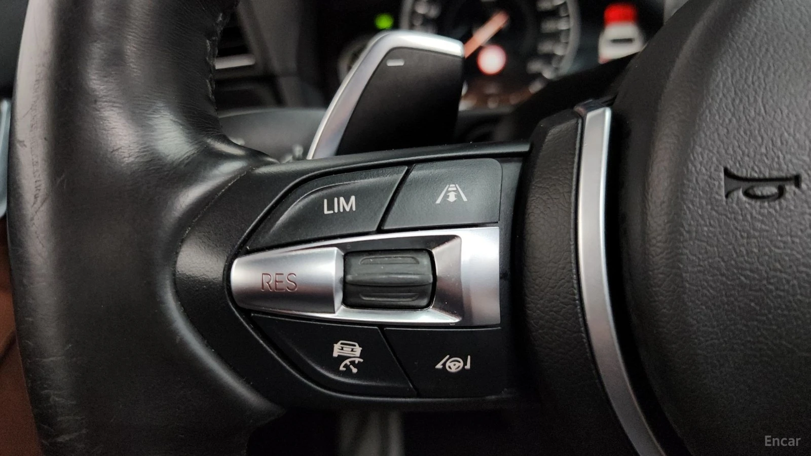 BMW 530 * M PACK* 360* Ambient Light* Head-up* ПОДГРЕВ* X-, снимка 15 - Автомобили и джипове - 55655945