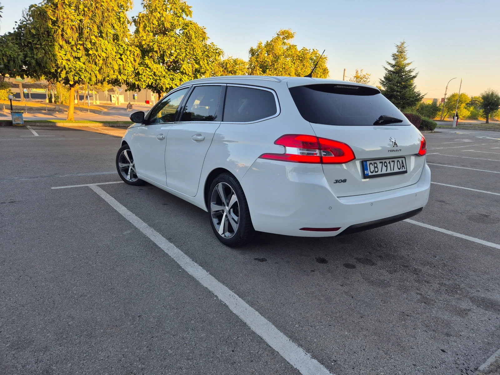 Peugeot 308 1.6 Hdi 120hp, снимка 4 - Автомобили и джипове - 55974142