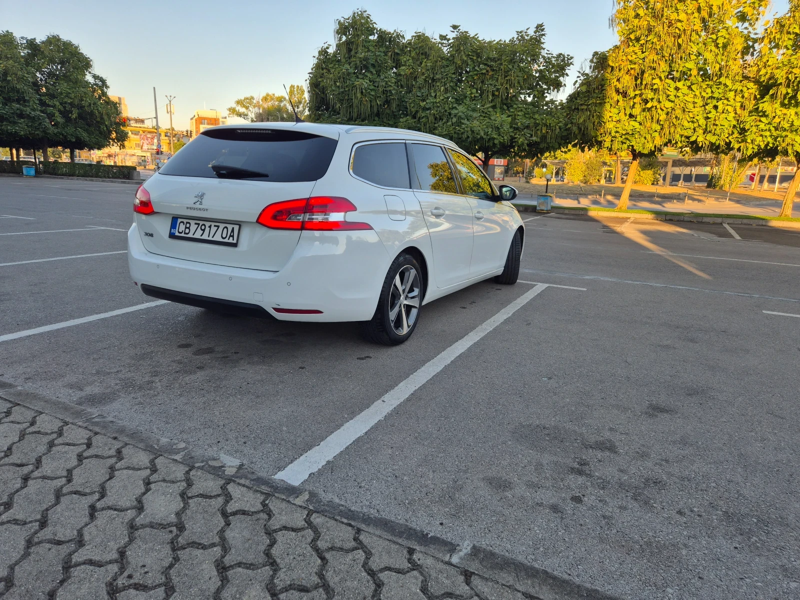 Peugeot 308 1.6 Hdi 120hp, снимка 3 - Автомобили и джипове - 55974142