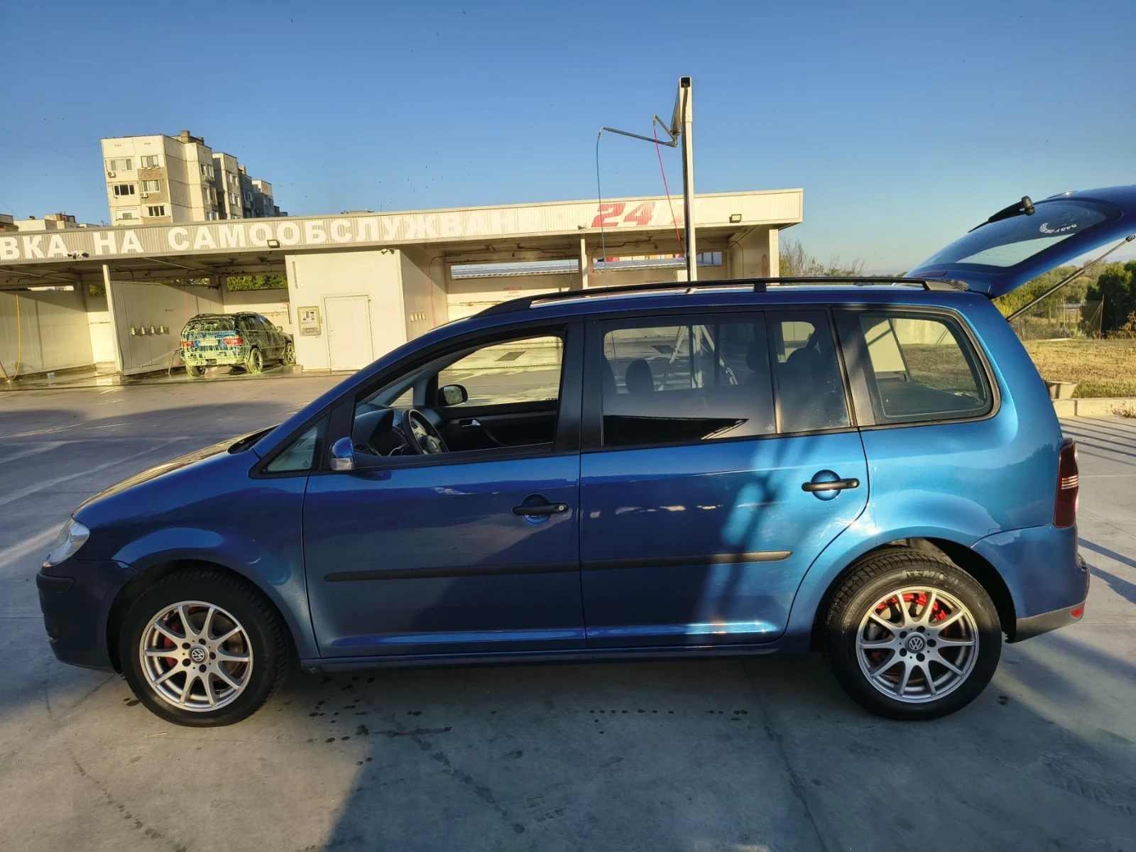VW Touran, снимка 3 - Автомобили и джипове - 56584594