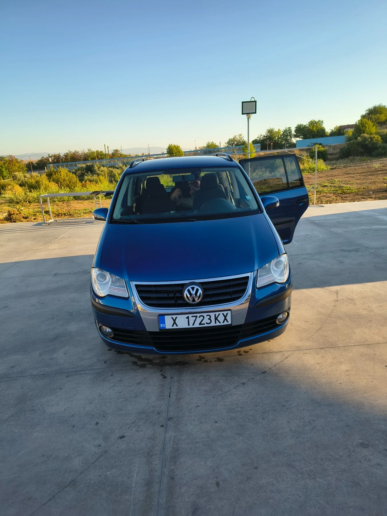 VW Touran, снимка 5 - Автомобили и джипове - 56584594
