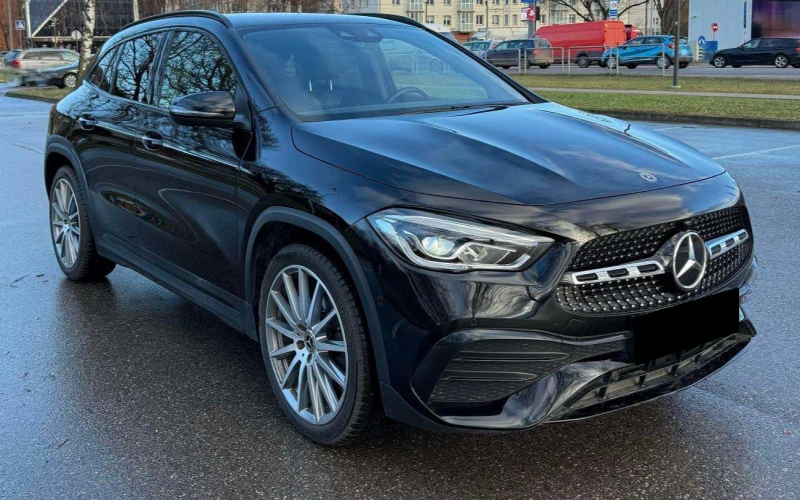 Mercedes-Benz GLA 200 AMG Line, снимка 2 - Автомобили и джипове - 52813022