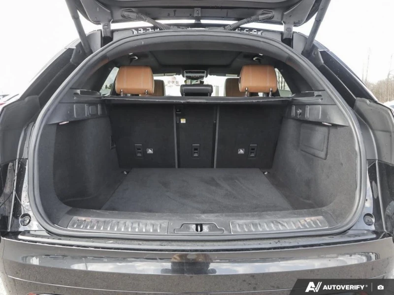 Land Rover Range Rover Velar * R Dynamic HSE | No Accidents | * CARFAX * ЦЕНА Д, снимка 13 - Автомобили и джипове - 52866582