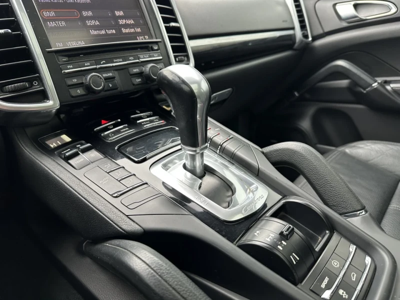 Porsche Cayenne 3.0TDI 245 к.с., снимка 13 - Автомобили и джипове - 53340197