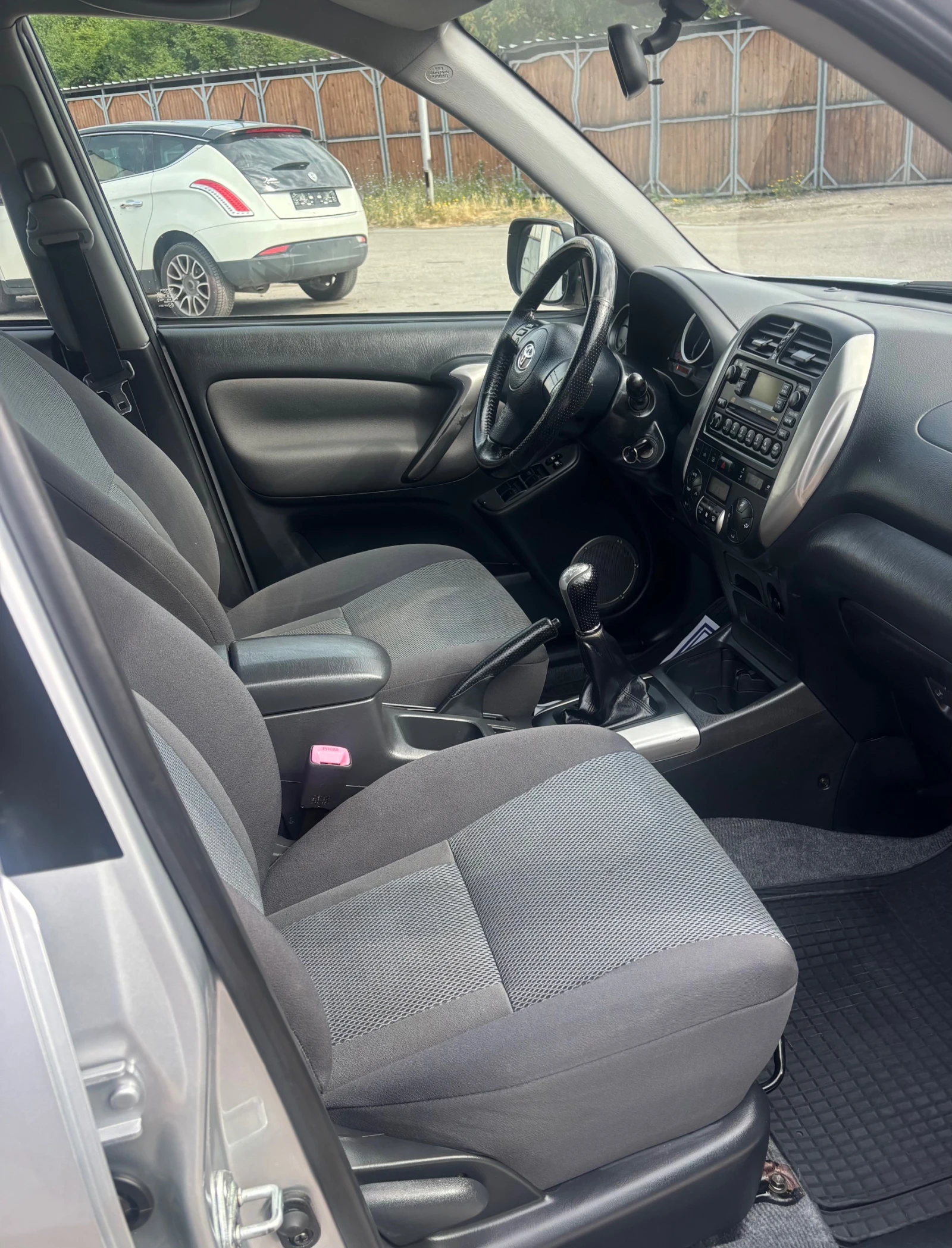 Toyota Rav4 2.0 D-4D - изображение 10