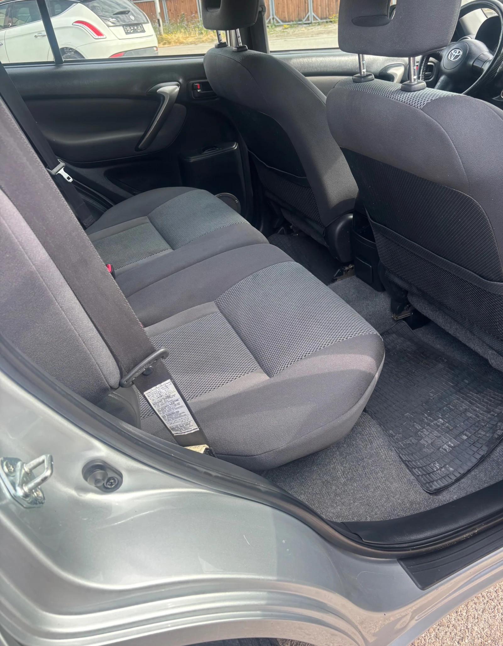 Toyota Rav4 2.0 D-4D - изображение 9