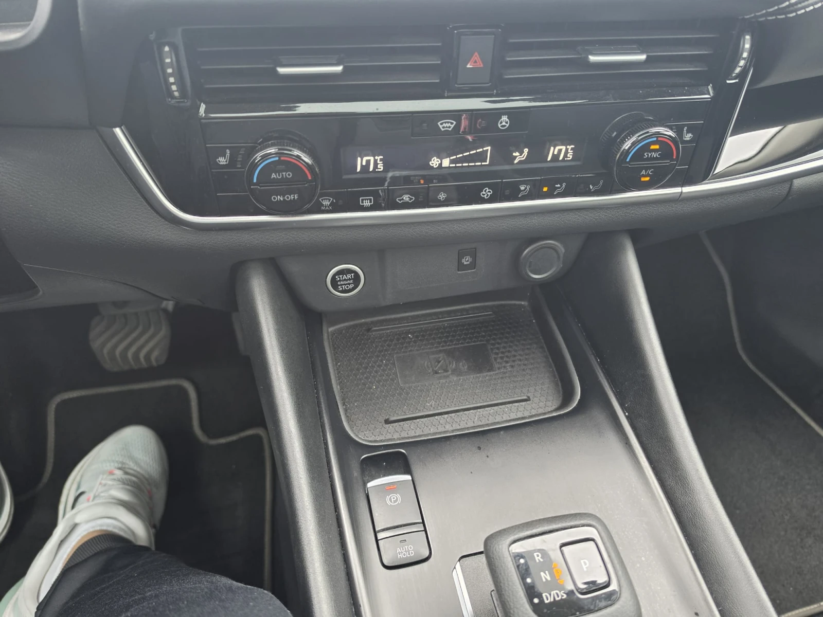 Nissan Qashqai 1.3 DiG-T CVT, снимка 12 - Автомобили и джипове - 55344666